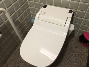 トイレの排水管から水漏れ 原因と対処方法
