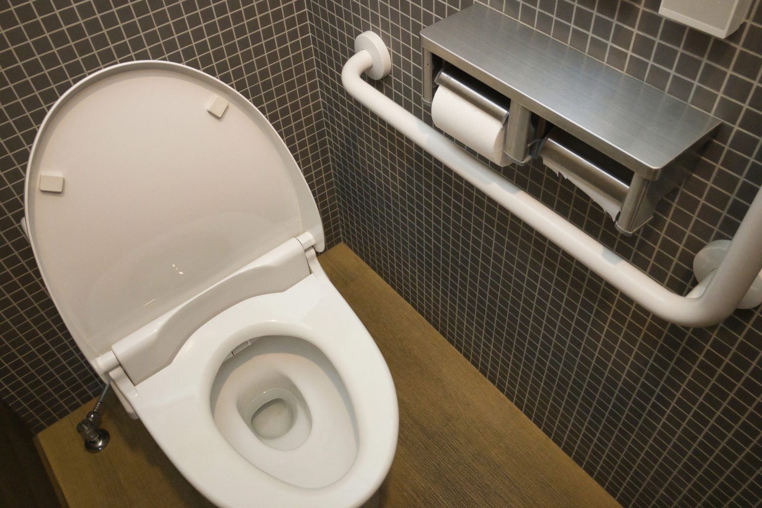 トイレの水漏れが！便器から水漏れしている場合の対処法をご紹介！ トイレつまり・水漏れ修理なら「しが水道職人」